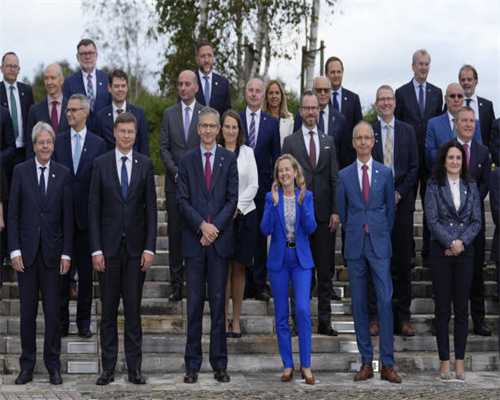 朋友圈超甜超萌的告白句子，深情动人，简短暖心