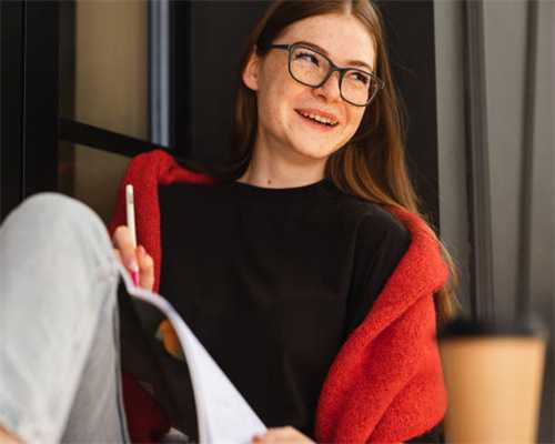 奥黛丽·赫本12句经典语录，包罗女人的美好品质，越活越漂亮